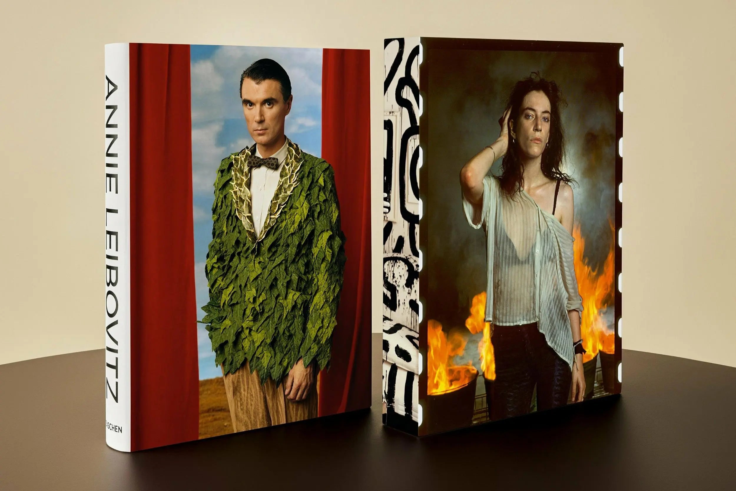 Annie Leibovitz – Plastic Books